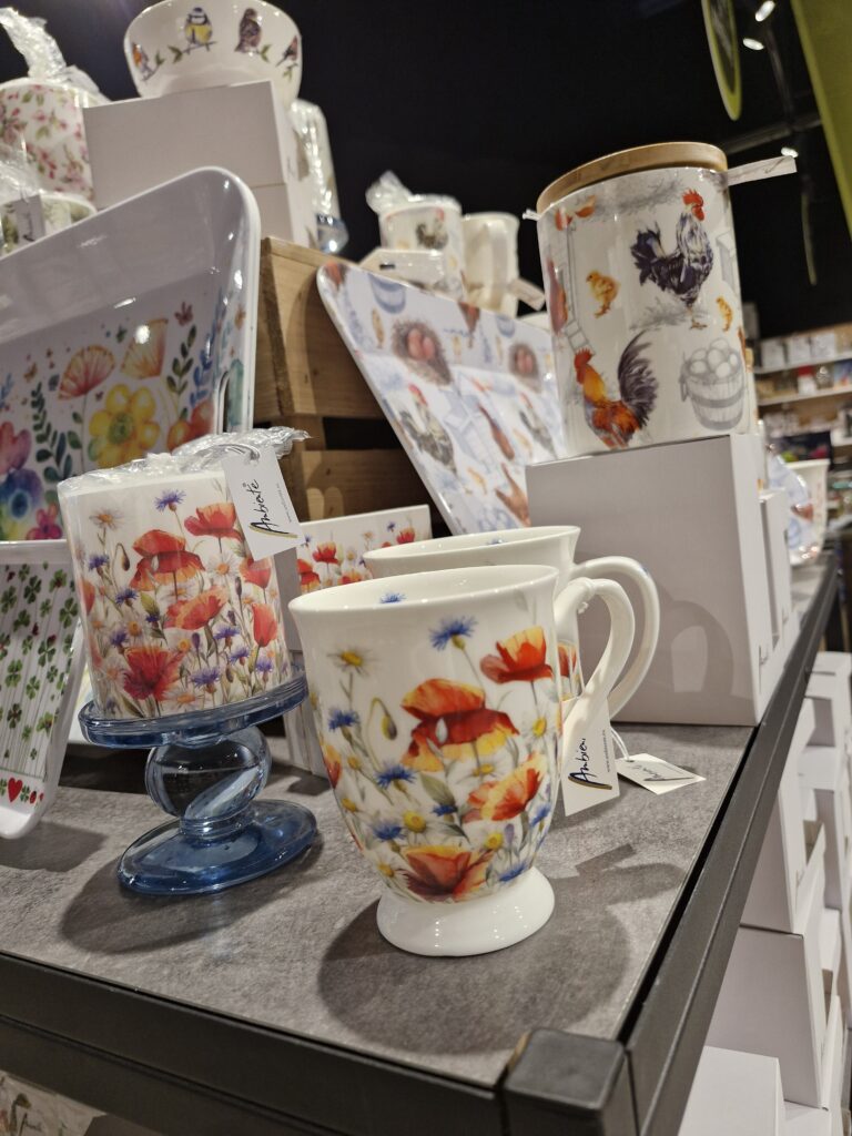 Porcelaine Ambiente de la boutique Idées&Co, aux couleurs du printemps.